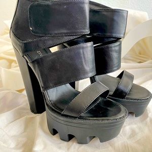 Size 8 Wild Diva Black Heels